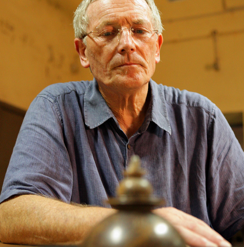 At Calcutta's Indian Museum, Author Charles Allen examines the all important inscription urn from the original Piprahwa Stupa.