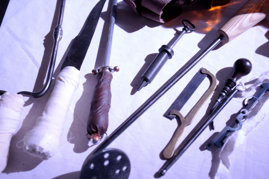  Reconstruction - Anatomy school surgical implements