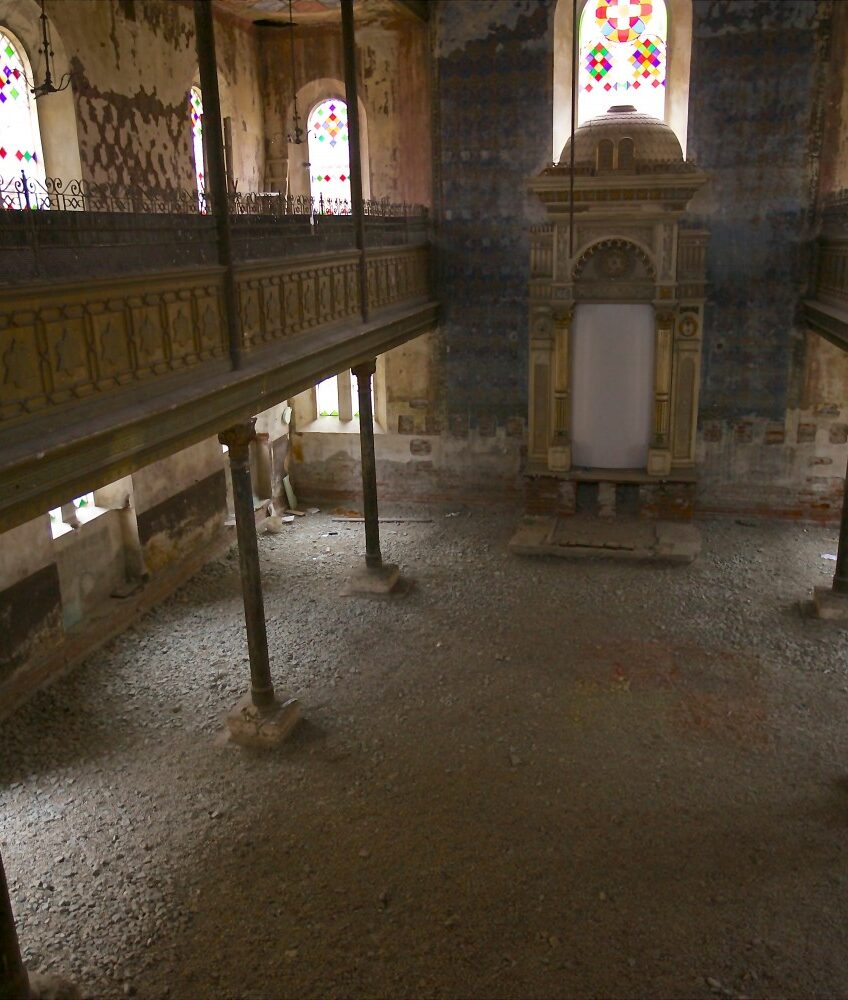Simon Schama at an old Synagogue, Košice, Slovakia